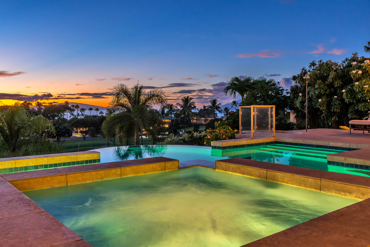 Epic Pool & Lanai: Hot tub and pool