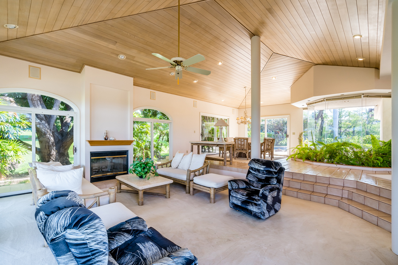 Spacious and private: Sunken living room with high vaulted ceilings