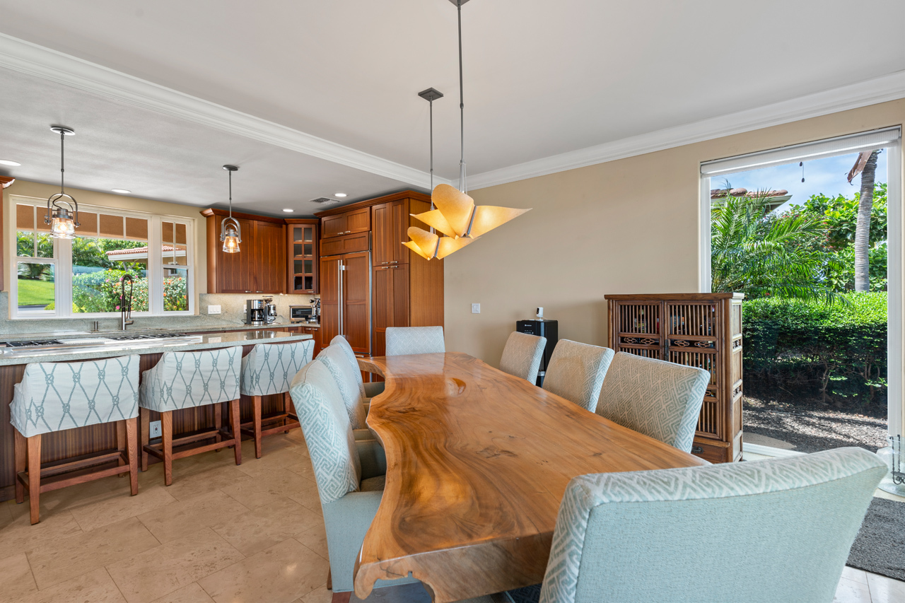 Dining Area: