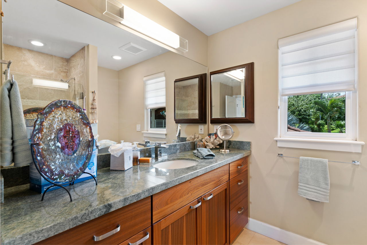 Bathroom 2: