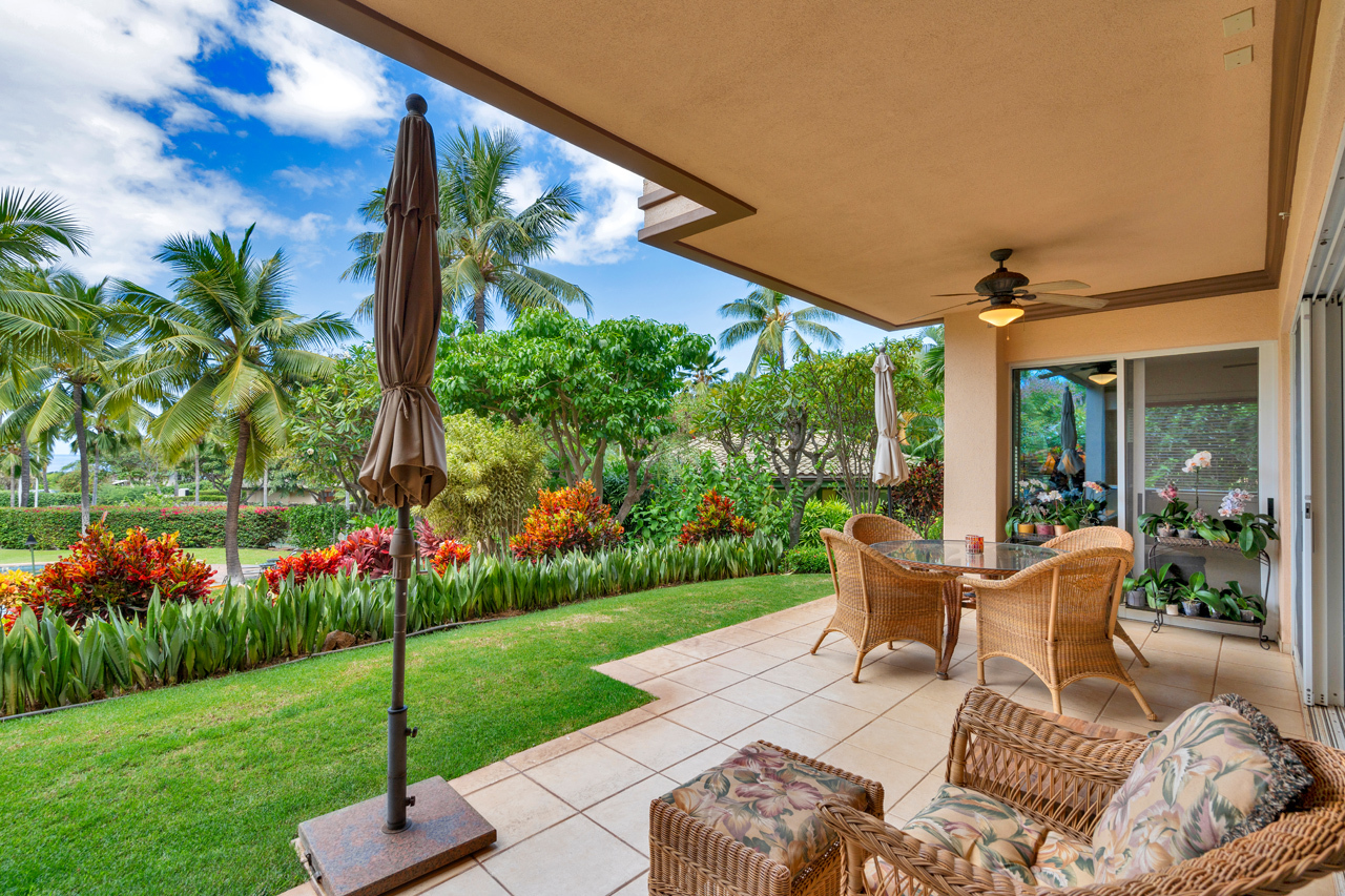 Large covered lanai: 